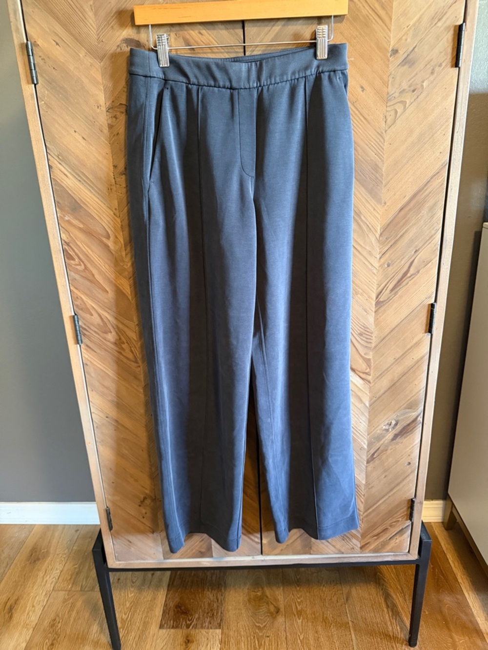 lululemon athletica navy Softstrene untuck pant
